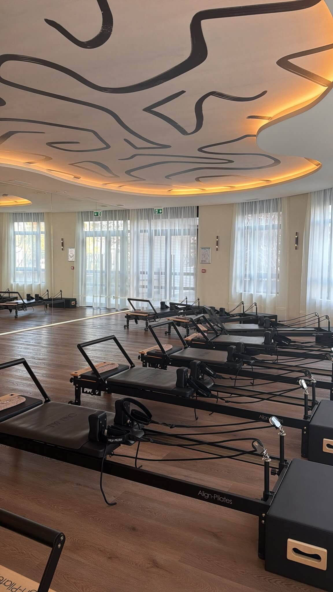La salle de pratique Reformer du studio Only Me à Chessy